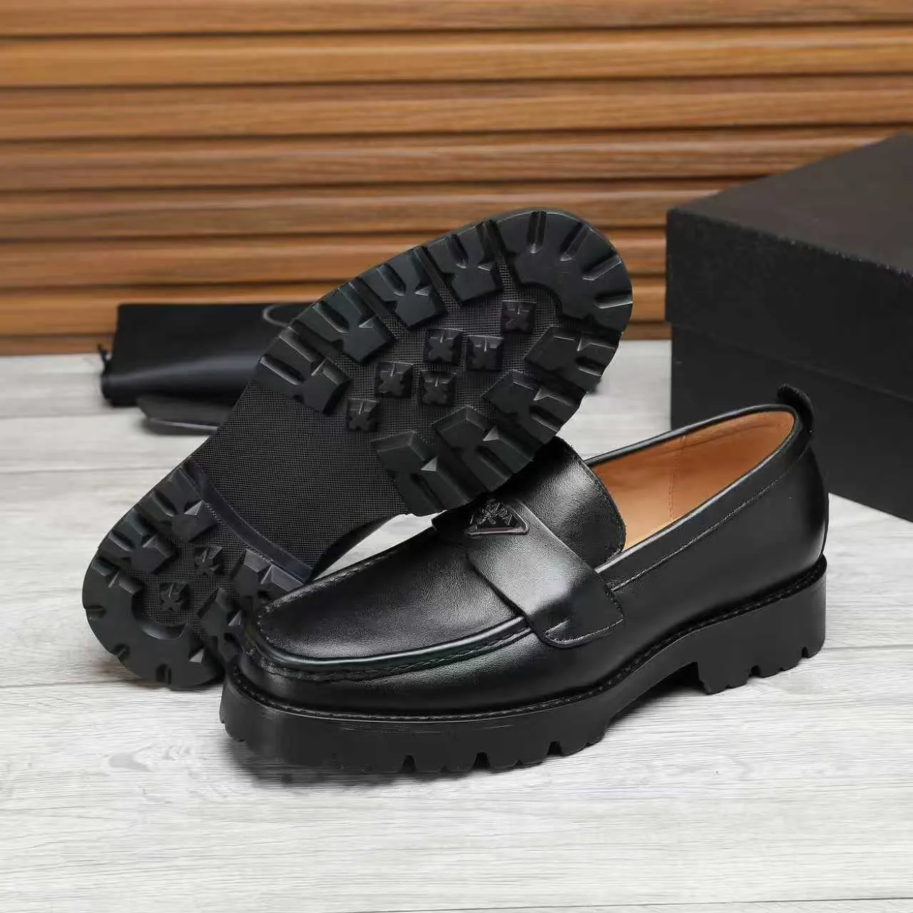 Men's shoes 💰540 💰💰🎩🎩【Prada】Counter 1:1⬆️original reproduction, absolute quality🆗original outsole, high-quality imported rubber, wear-resistant and non-slip, never degummed, upper material: imported first-layer cowhide➕anti-slip foam outsole, official website material, inner material: water-dyed leather lining, 6 colors available! Code number 38-45